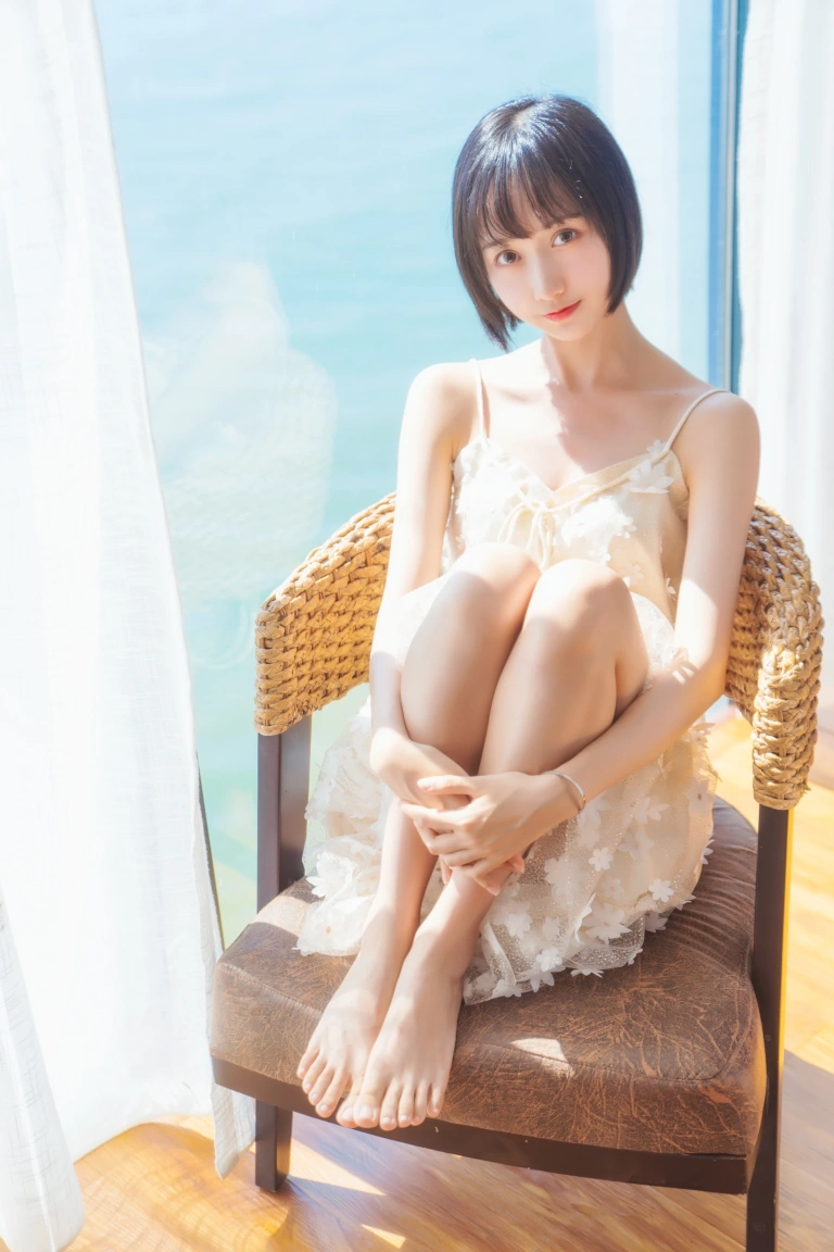 木棉棉《暖冬的海 米色裙子》写真图集 22P｜在线预览与图包下载
