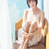 木棉棉《暖冬的海 米色裙子》写真图集 22P｜在线预览与图包下载