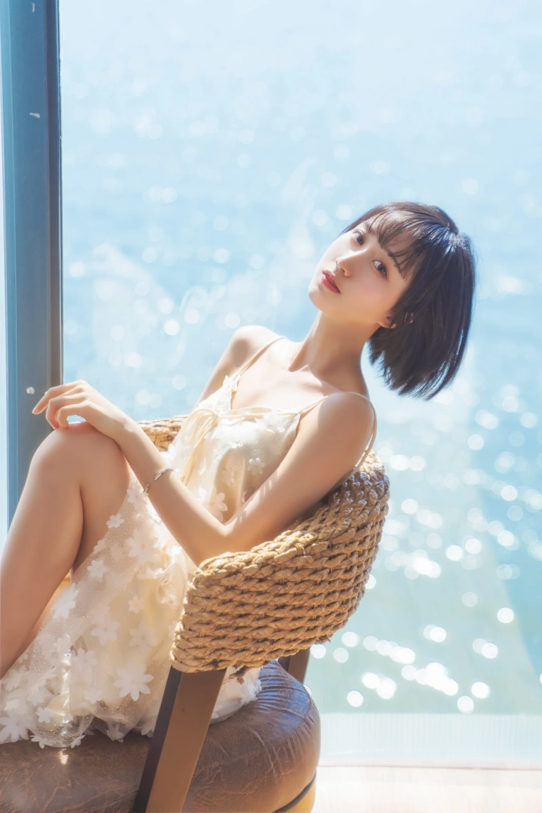 木棉棉《暖冬的海 米色裙子》写真图集 22P｜在线预览与图包下载