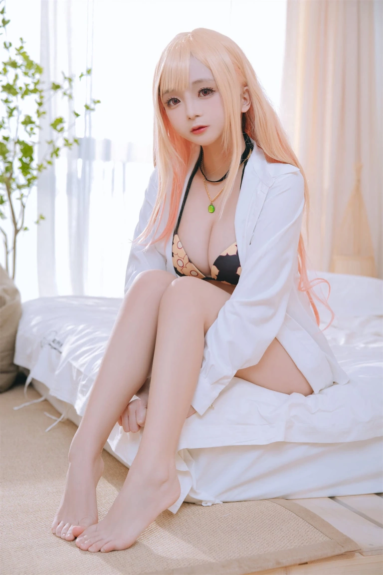 日奈娇(椎名莜)《更衣人偶 喜多川海梦泳装》写真图集 62P｜在线预览与图包下载