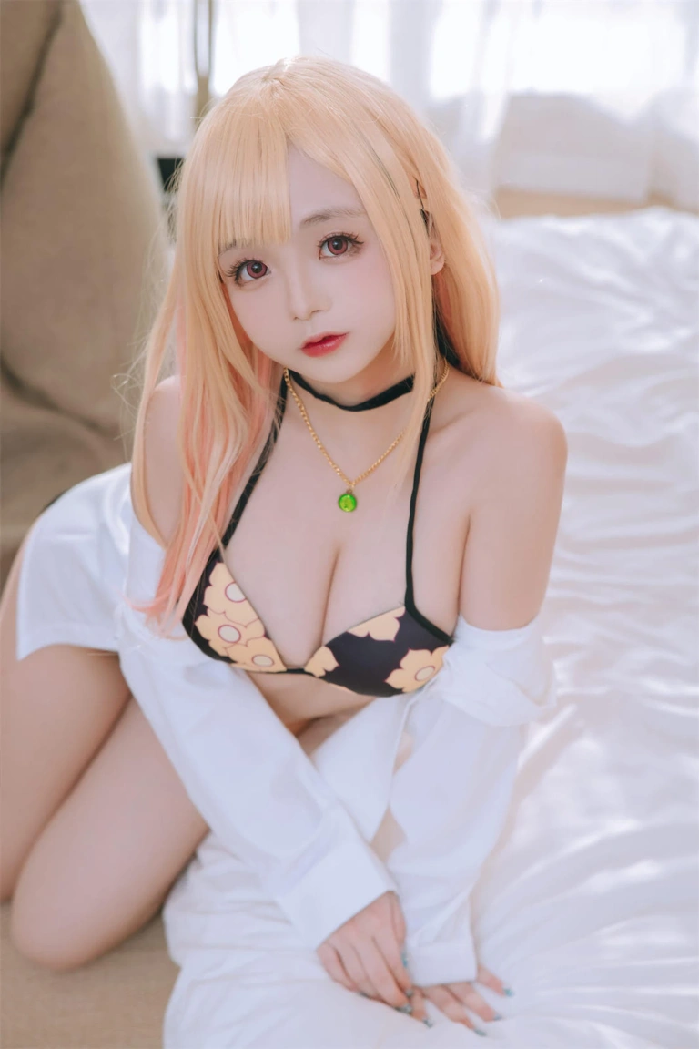 日奈娇(椎名莜)《更衣人偶 喜多川海梦泳装》写真图集 62P｜在线预览与图包下载