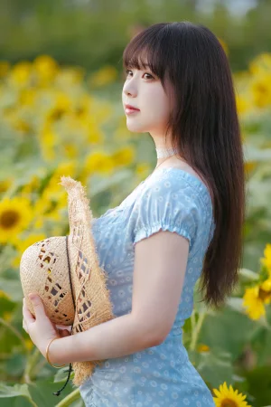 皮皮奶《彼女向日葵》写真图集 35P｜在线预览与图包下载