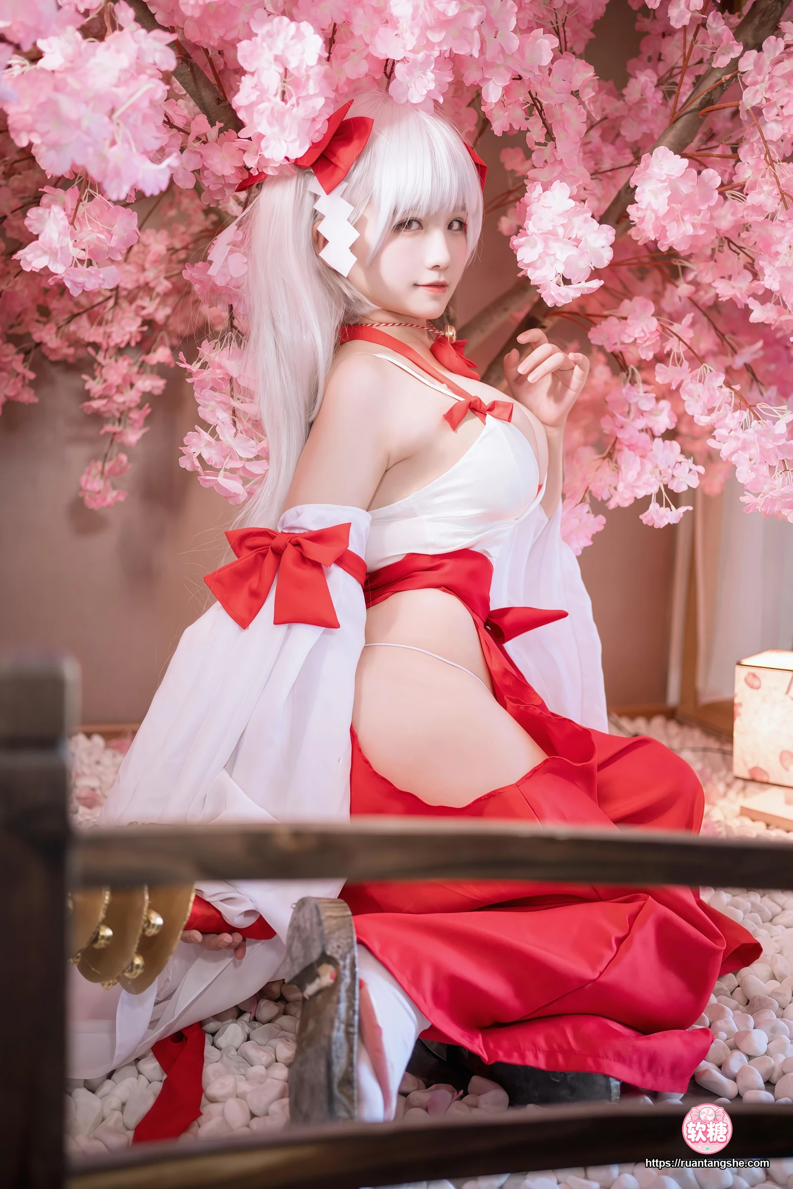 阿半今天很开心 阿半今天很开心 NO.054 - 可畏巫女