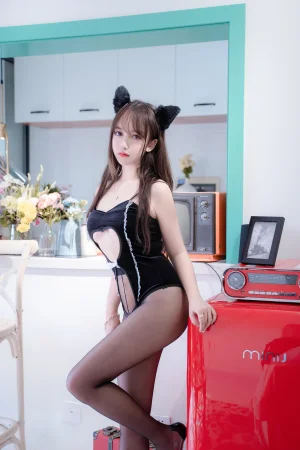 过期米线线喵《猫女郎》写真图集 10P｜在线预览与图包下载