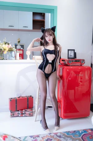 过期米线线喵《猫女郎》写真图集 10P｜在线预览与图包下载