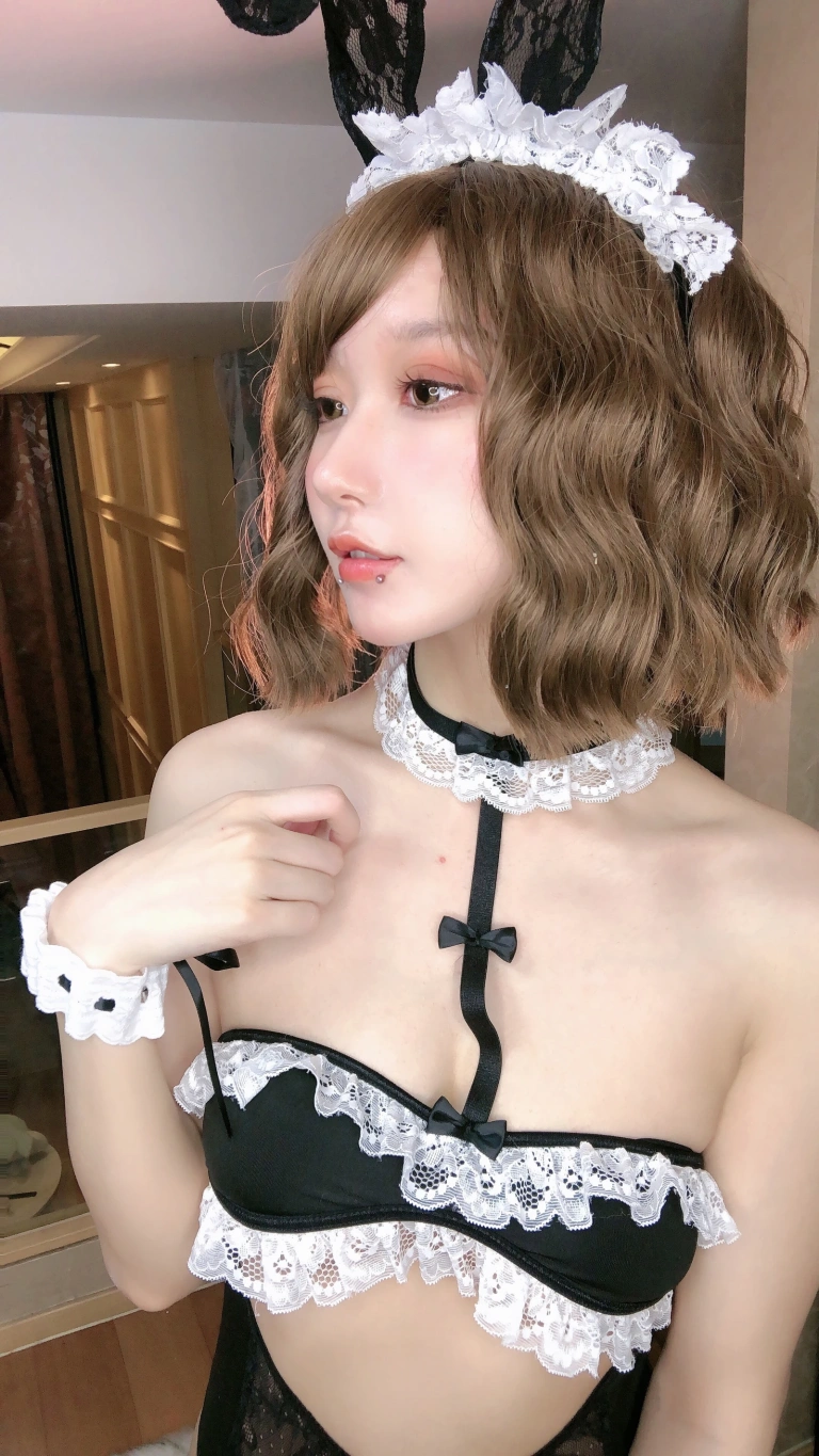 阿包也是兔娘《兔兔》写真图集 14P｜在线预览与图包下载