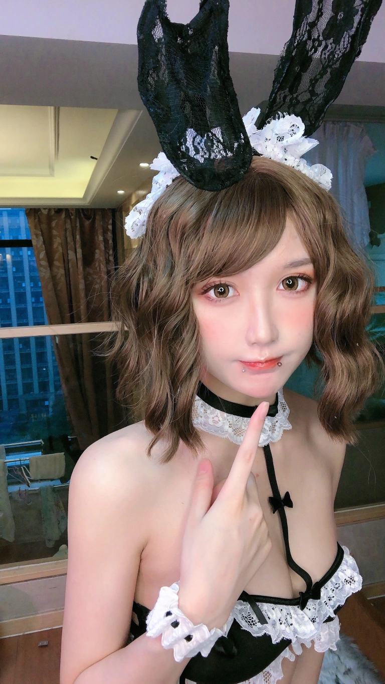 阿包也是兔娘《兔兔》写真图集 14P｜在线预览与图包下载