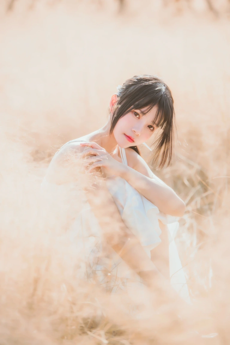 桜桃喵《冬眠 白裙上 原野上的浪漫》写真图集 51P｜在线预览与图包下载
