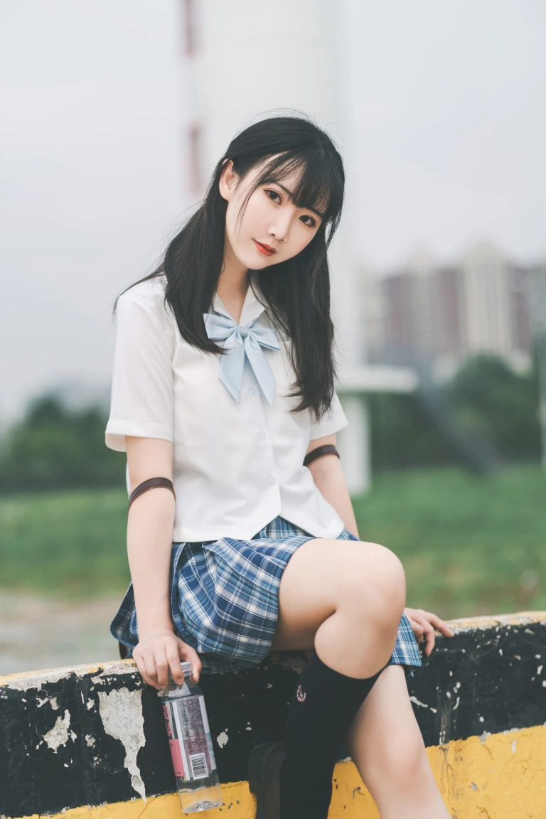 面饼仙儿《沙雕JK》写真图集 22P｜在线预览与图包下载