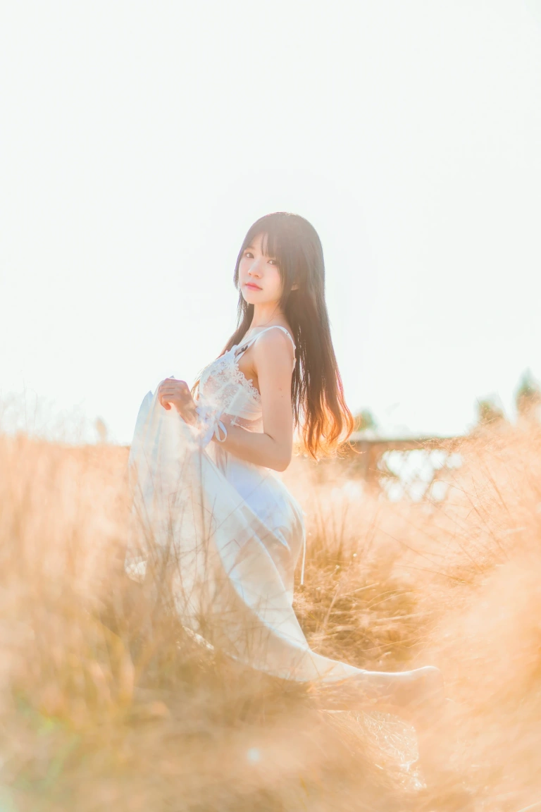 桜桃喵《冬眠 白裙下》写真图集 45P｜在线预览与图包下载