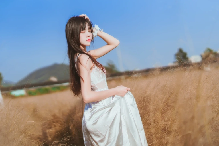 桜桃喵《冬眠 白裙下》写真图集 45P｜在线预览与图包下载