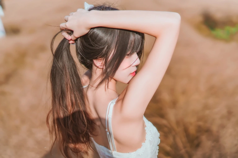 桜桃喵《冬眠 白裙下》写真图集 45P｜在线预览与图包下载