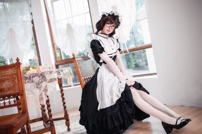 阿包也是兔娘《传统长裙女仆》写真图集 47P｜在线预览与图包下载