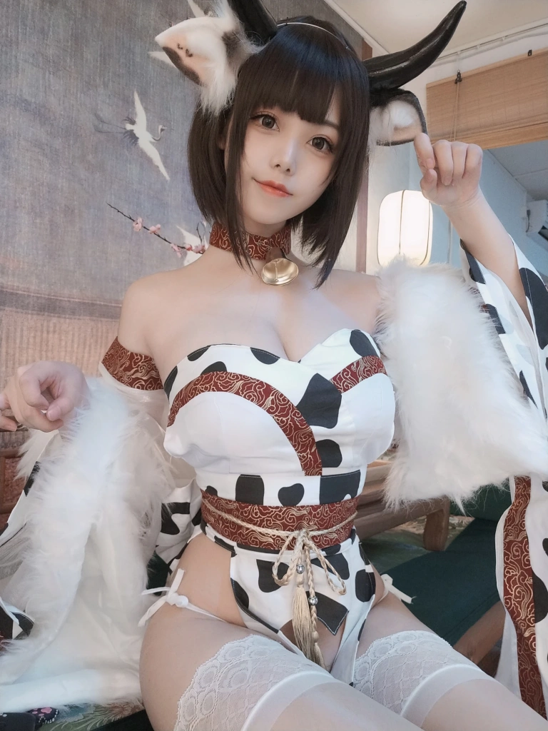 蜜汁猫裘《奶牛自拍》写真图集 30P｜在线预览与图包下载