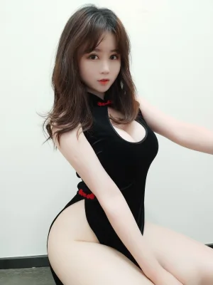 依酱《旗袍》写真图集 25P｜在线预览与图包下载