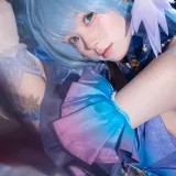 花铃《知更鸟》写真图集 18P｜在线预览与图包下载