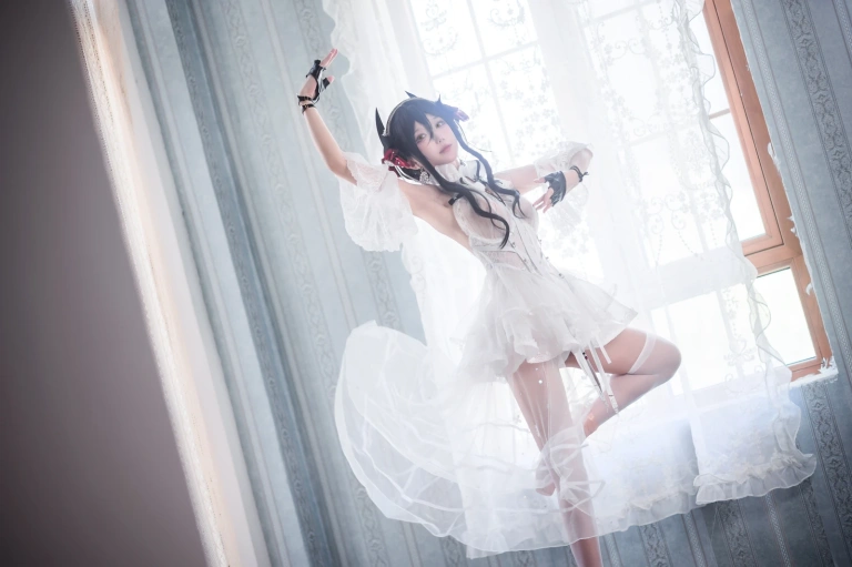 阿包也是兔娘《明日方舟 伊内斯芭蕾》写真图集 25P｜在线预览与图包下载