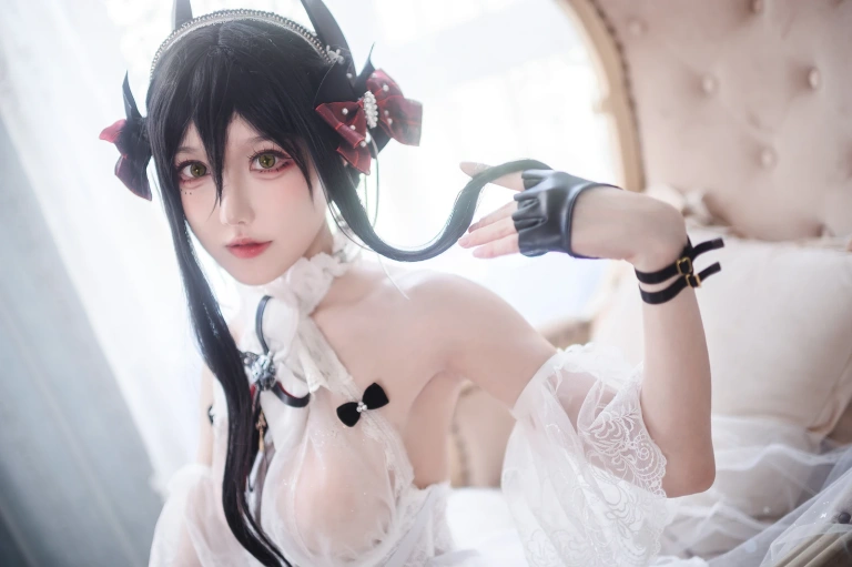 阿包也是兔娘《明日方舟 伊内斯芭蕾》写真图集 25P｜在线预览与图包下载