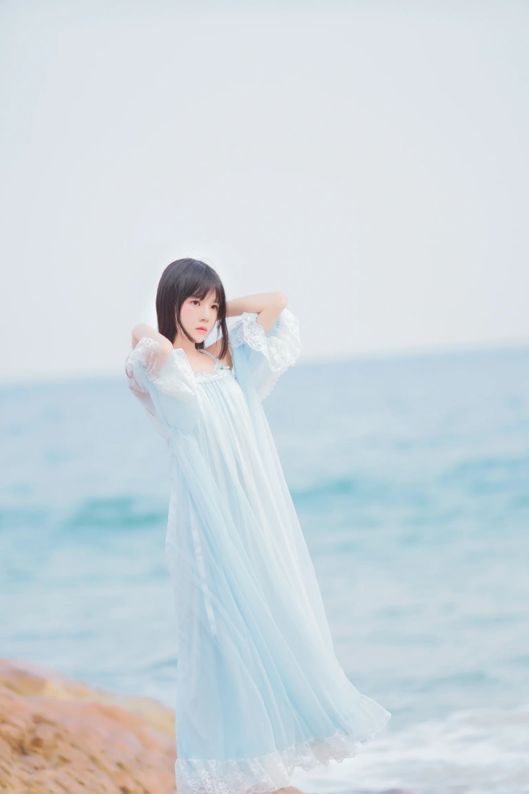 桜桃喵《冬眠 长裙》写真图集 14P｜在线预览与图包下载