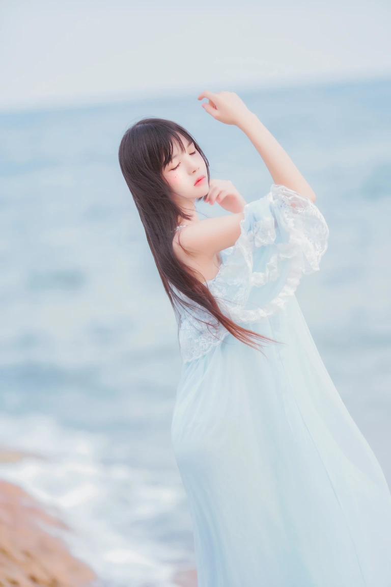 桜桃喵《冬眠 长裙》写真图集 14P｜在线预览与图包下载