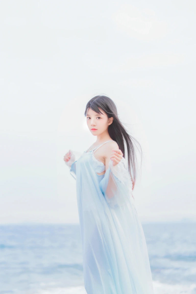 桜桃喵《冬眠 长裙》写真图集 14P｜在线预览与图包下载