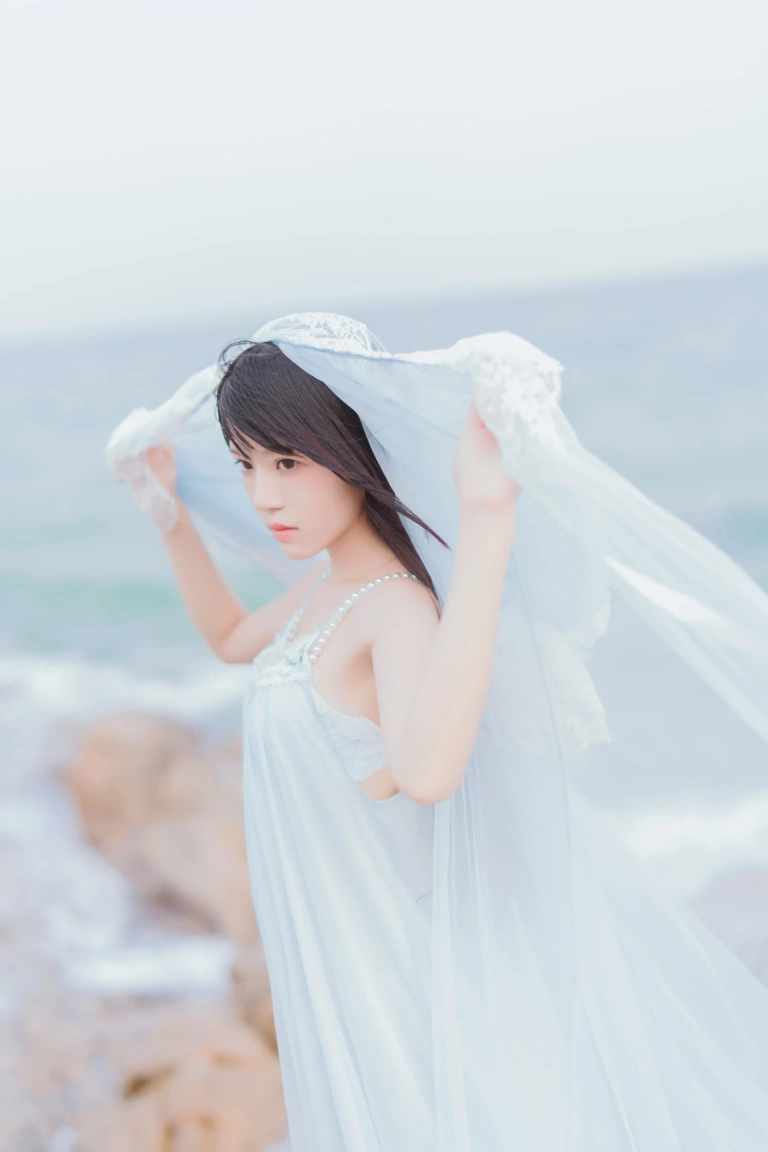 桜桃喵《冬眠 长裙》写真图集 14P｜在线预览与图包下载