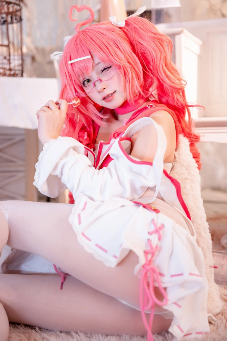 花铃《交错战线卡缇娜》写真图集 21P｜在线预览与图包下载