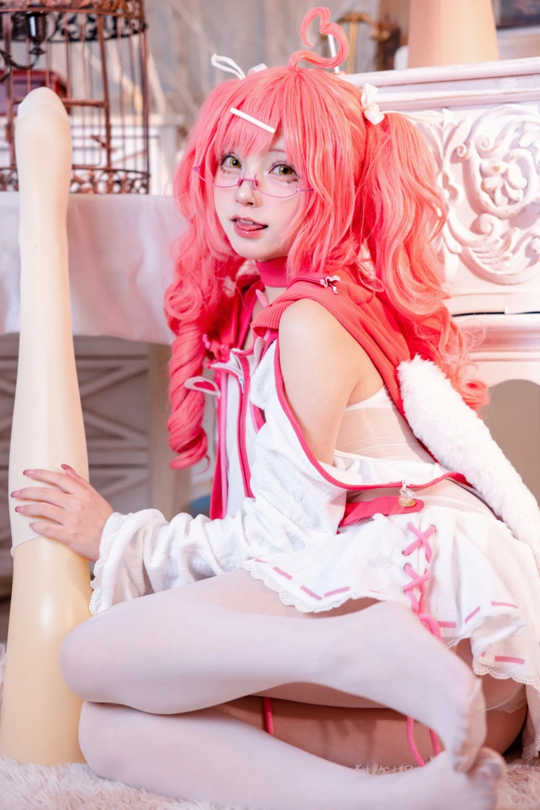 花铃《交错战线卡缇娜》写真图集 21P｜在线预览与图包下载