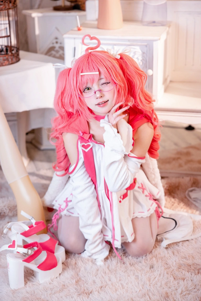 花铃《交错战线卡缇娜》写真图集 21P｜在线预览与图包下载