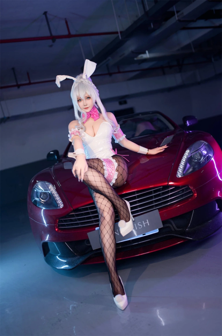 抱走莫子《雪女跑车兔女郎》写真图集 27P｜在线预览与图包下载