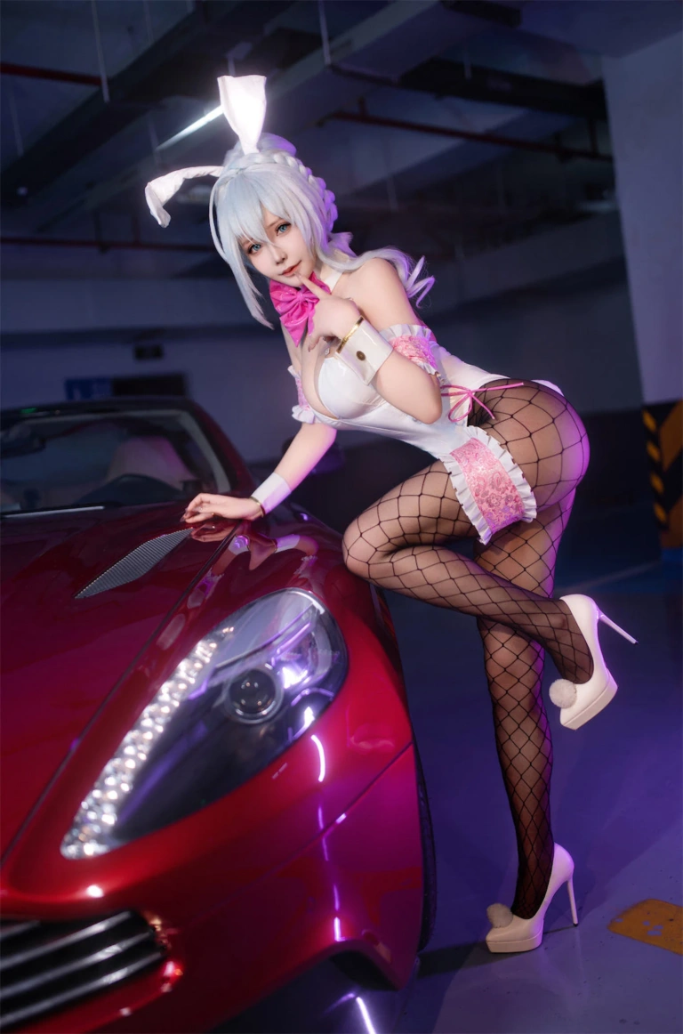 抱走莫子《雪女跑车兔女郎》写真图集 27P｜在线预览与图包下载