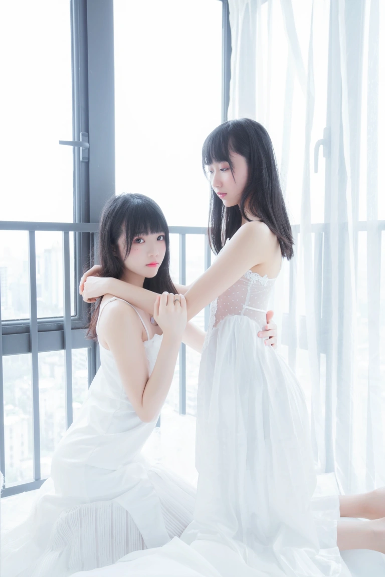 桜桃喵《朝（白裙×白裙）桜桃喵&木绵绵OwO》写真图集 58P｜在线预览与图包下载