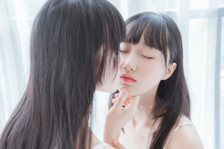 桜桃喵《朝（白裙×白裙）桜桃喵&木绵绵OwO》写真图集 58P｜在线预览与图包下载