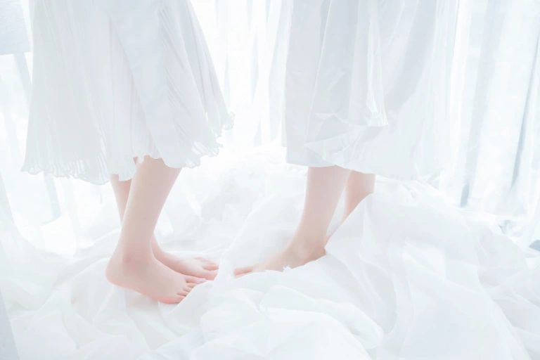 桜桃喵《朝（白裙×白裙）桜桃喵&木绵绵OwO》写真图集 58P｜在线预览与图包下载