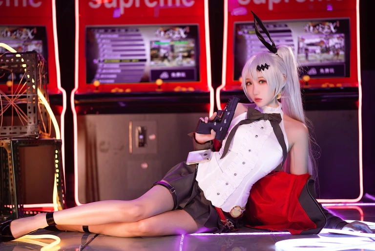 瓜希酱《少女前线 FN-57 Five-seveN》写真图集 22P｜在线预览与图包下载