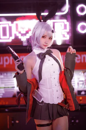 瓜希酱《少女前线 FN-57 Five-seveN》写真图集 22P｜在线预览与图包下载