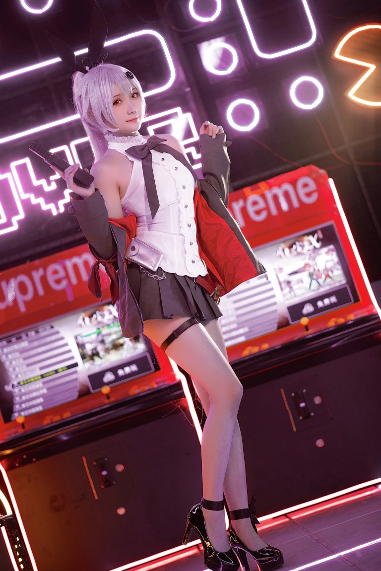 瓜希酱《少女前线 FN-57 Five-seveN》写真图集 22P｜在线预览与图包下载