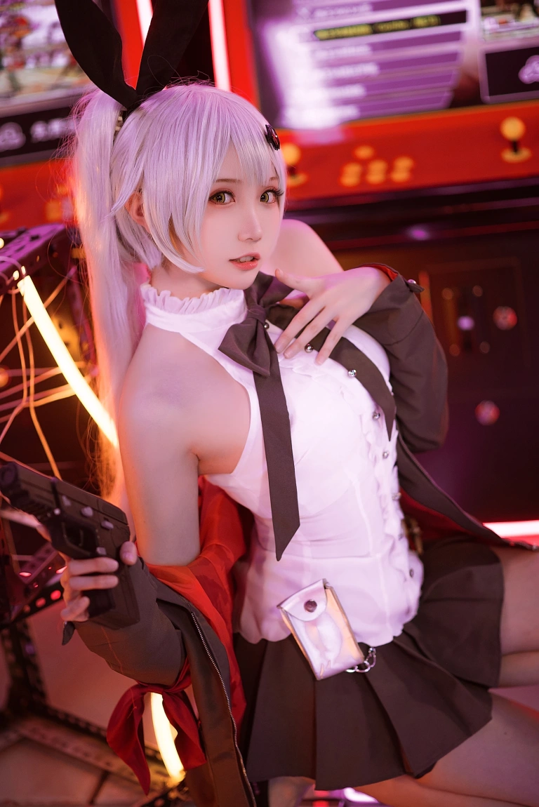 瓜希酱《少女前线 FN-57 Five-seveN》写真图集 22P｜在线预览与图包下载