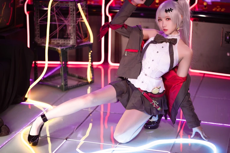 瓜希酱《少女前线 FN-57 Five-seveN》写真图集 22P｜在线预览与图包下载