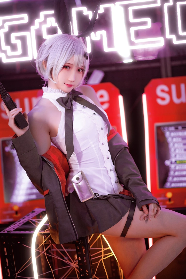 瓜希酱《少女前线 FN-57 Five-seveN》写真图集 22P｜在线预览与图包下载