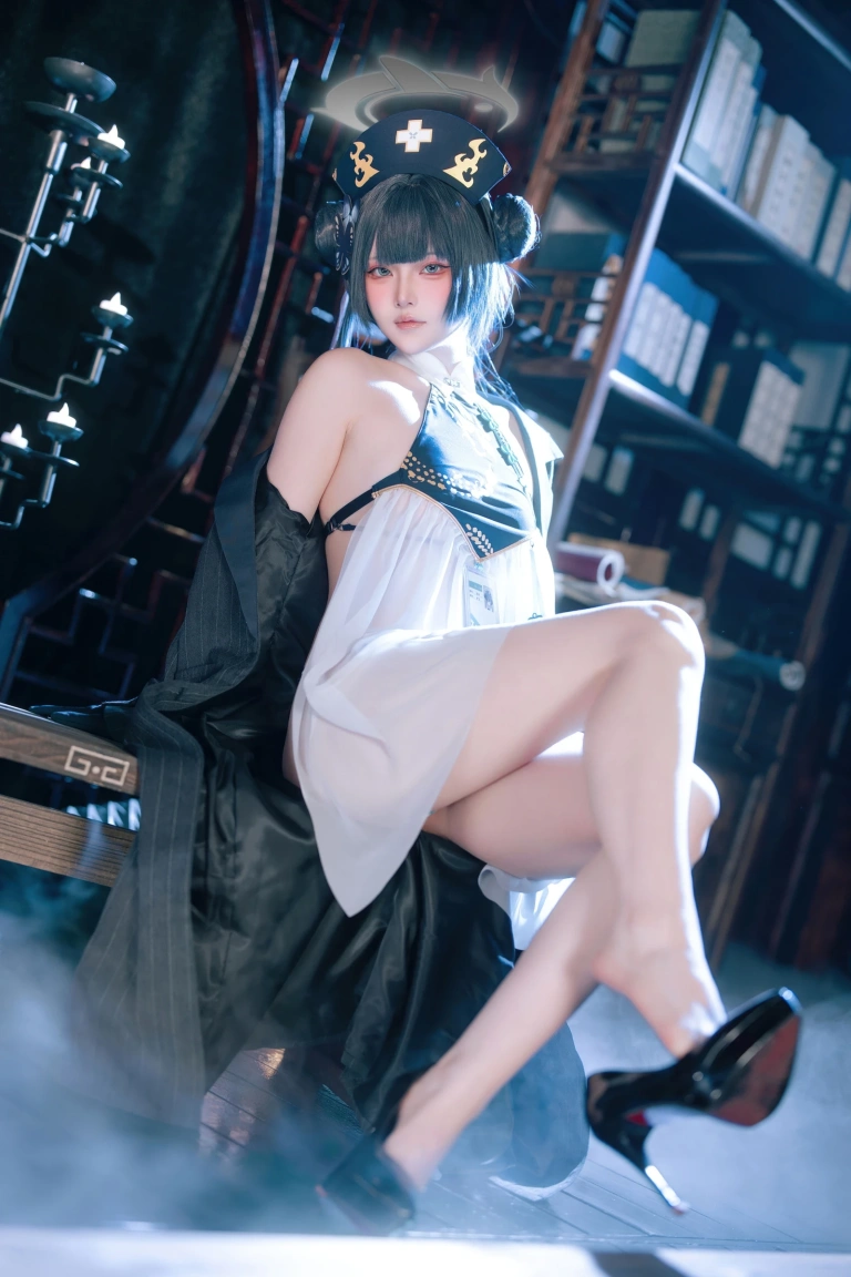 屿鱼《蔚蓝档案 妃咲同人护士》写真图集 65P｜在线预览与图包下载