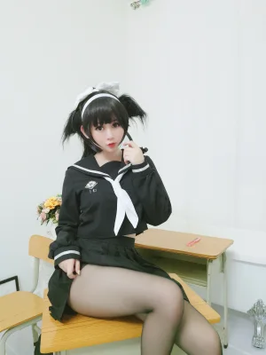 依酱《爱岩》写真图集 14P｜在线预览与图包下载