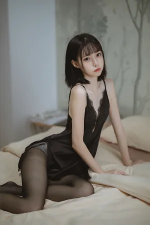 许岚《黑色蕾丝睡衣》写真图集 40P｜在线预览与图包下载