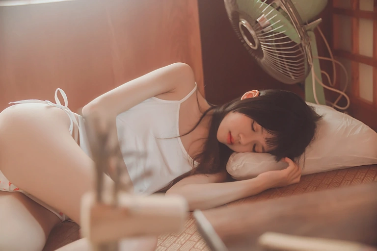 桜桃喵《桜桃未熟1 小背心换水手服》写真图集 144P｜在线预览与图包下载