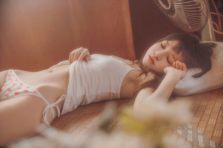 桜桃喵《桜桃未熟1 小背心换水手服》写真图集 144P｜在线预览与图包下载