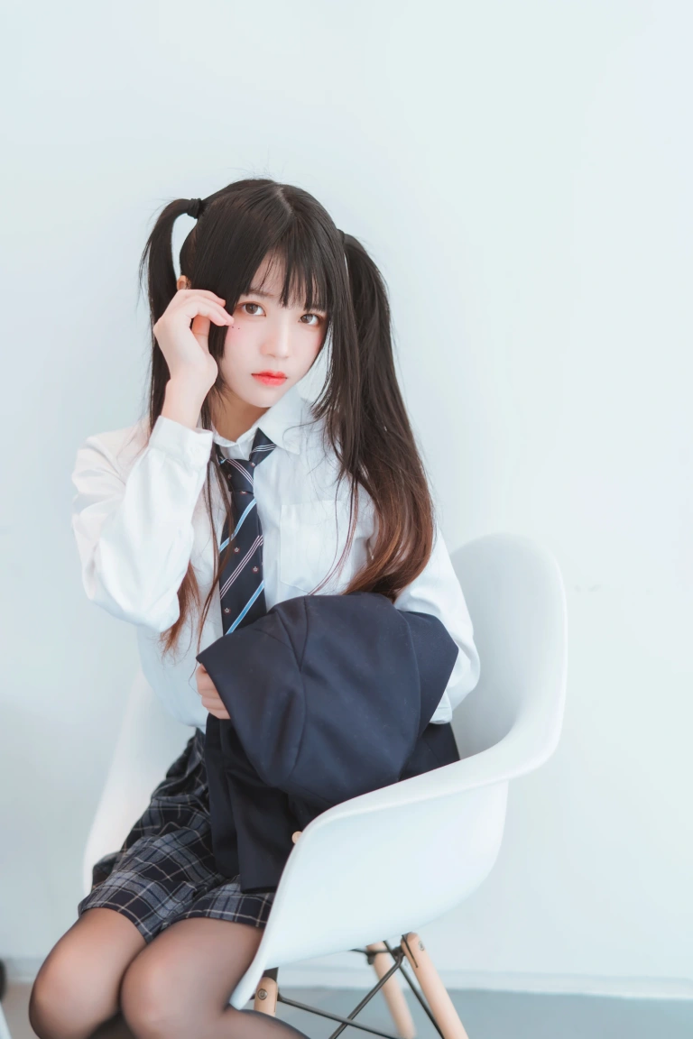 桜桃喵《桜桃未熟2 冬季制服丝秀》写真图集 45P｜在线预览与图包下载