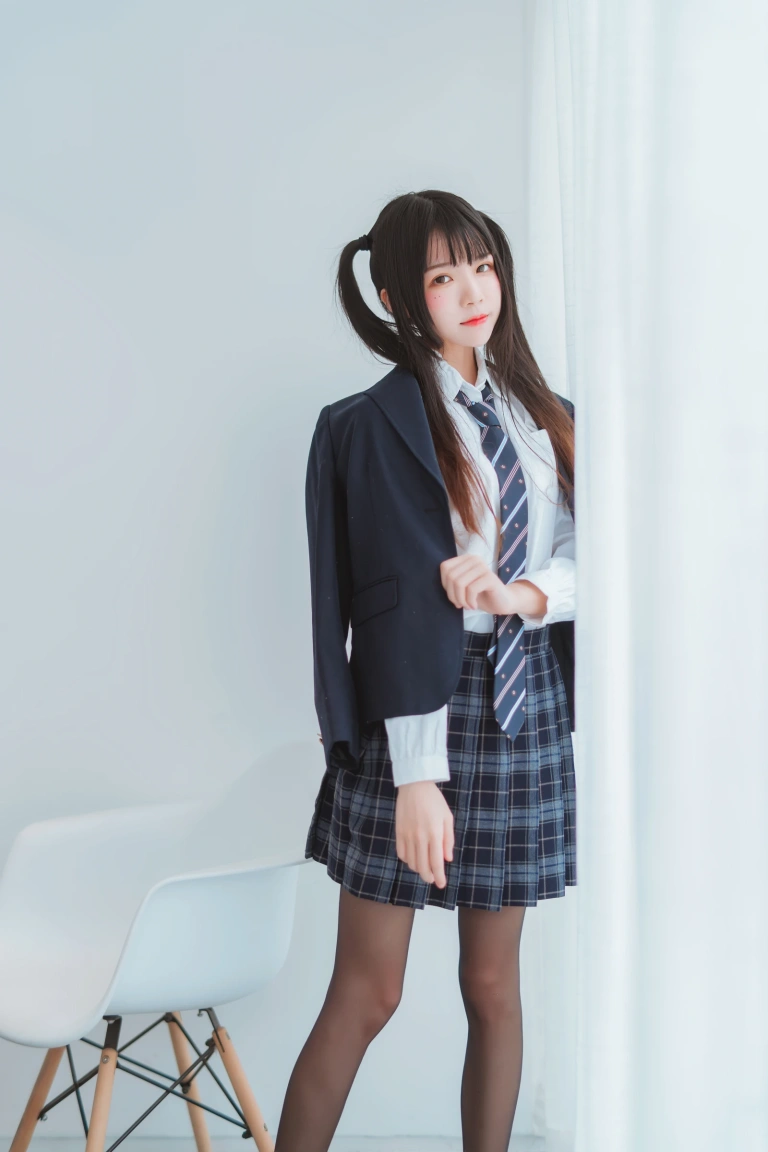 桜桃喵《桜桃未熟2 冬季制服丝秀》写真图集 45P｜在线预览与图包下载