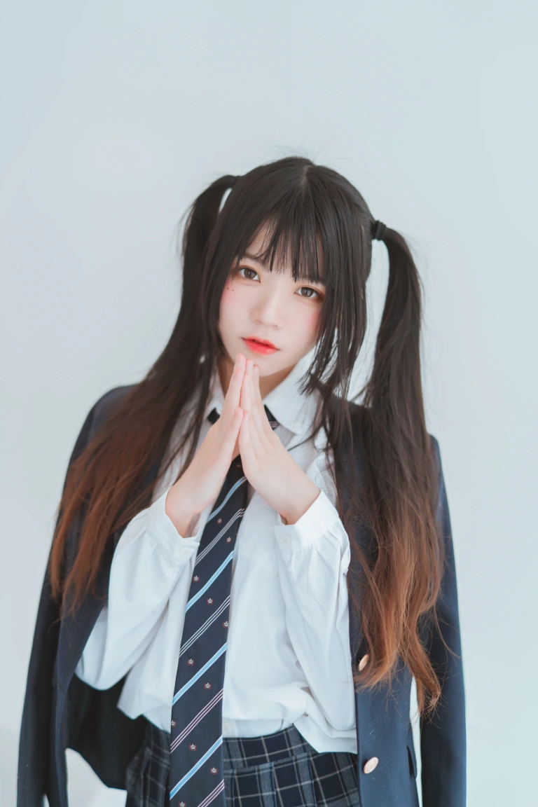桜桃喵《桜桃未熟2 冬季制服丝秀》写真图集 45P｜在线预览与图包下载