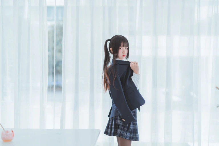 桜桃喵《桜桃未熟2 冬季制服丝秀》写真图集 45P｜在线预览与图包下载
