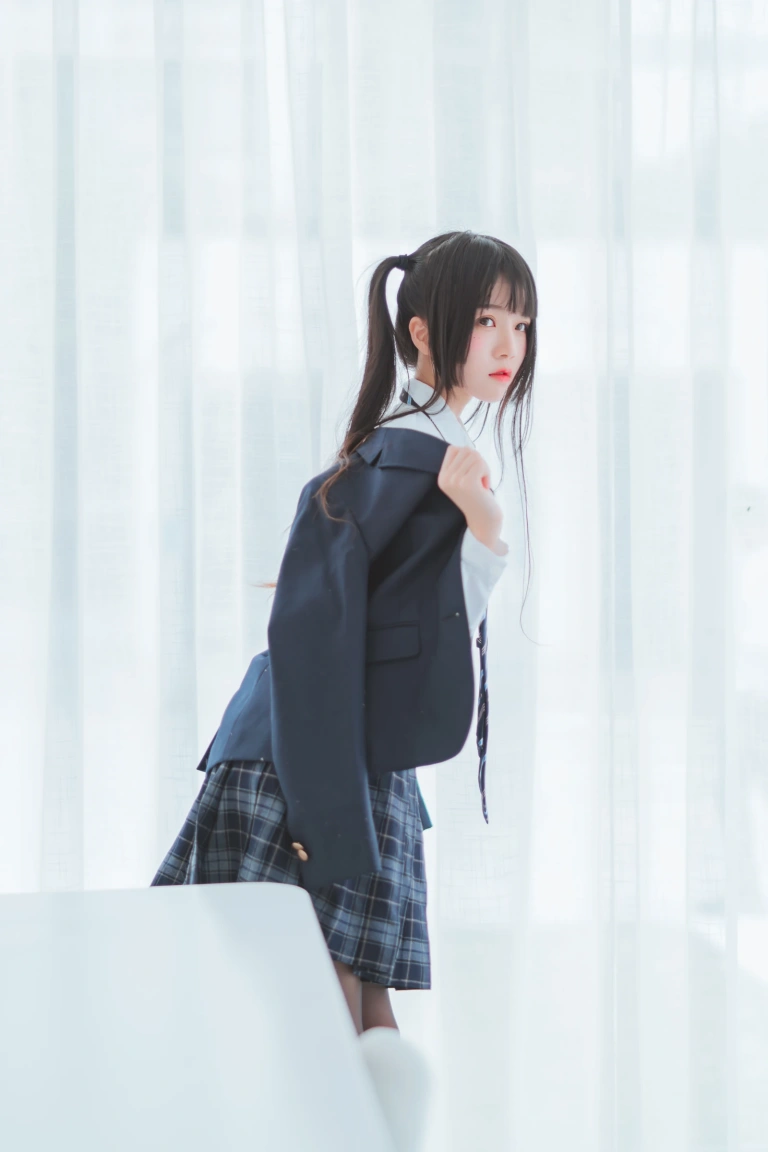 桜桃喵《桜桃未熟2 冬季制服丝秀》写真图集 45P｜在线预览与图包下载